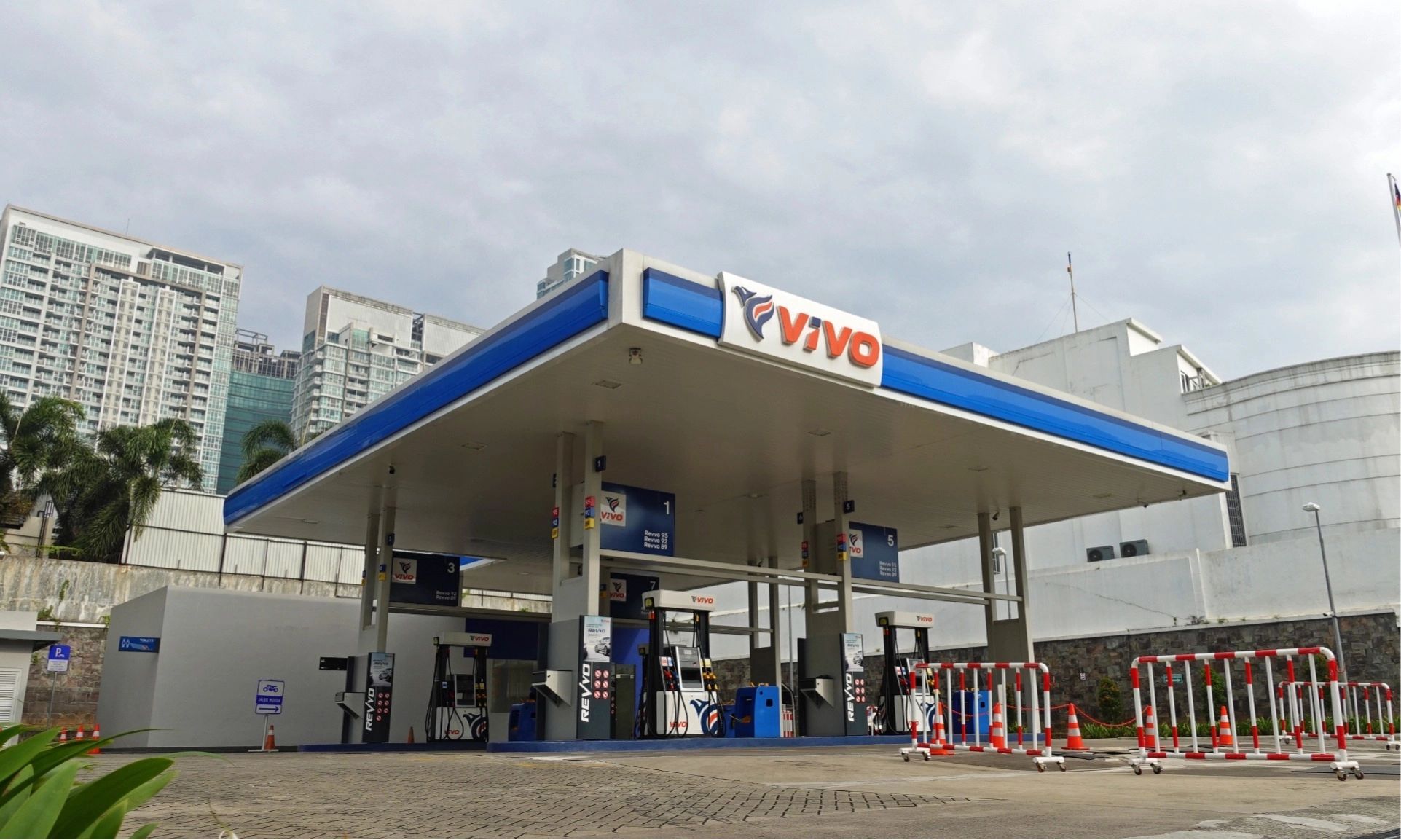 <p id="isPasted">Harga BBM Pertamina, Shell, bp, dan Vivo Naik Pada Oktober</p>