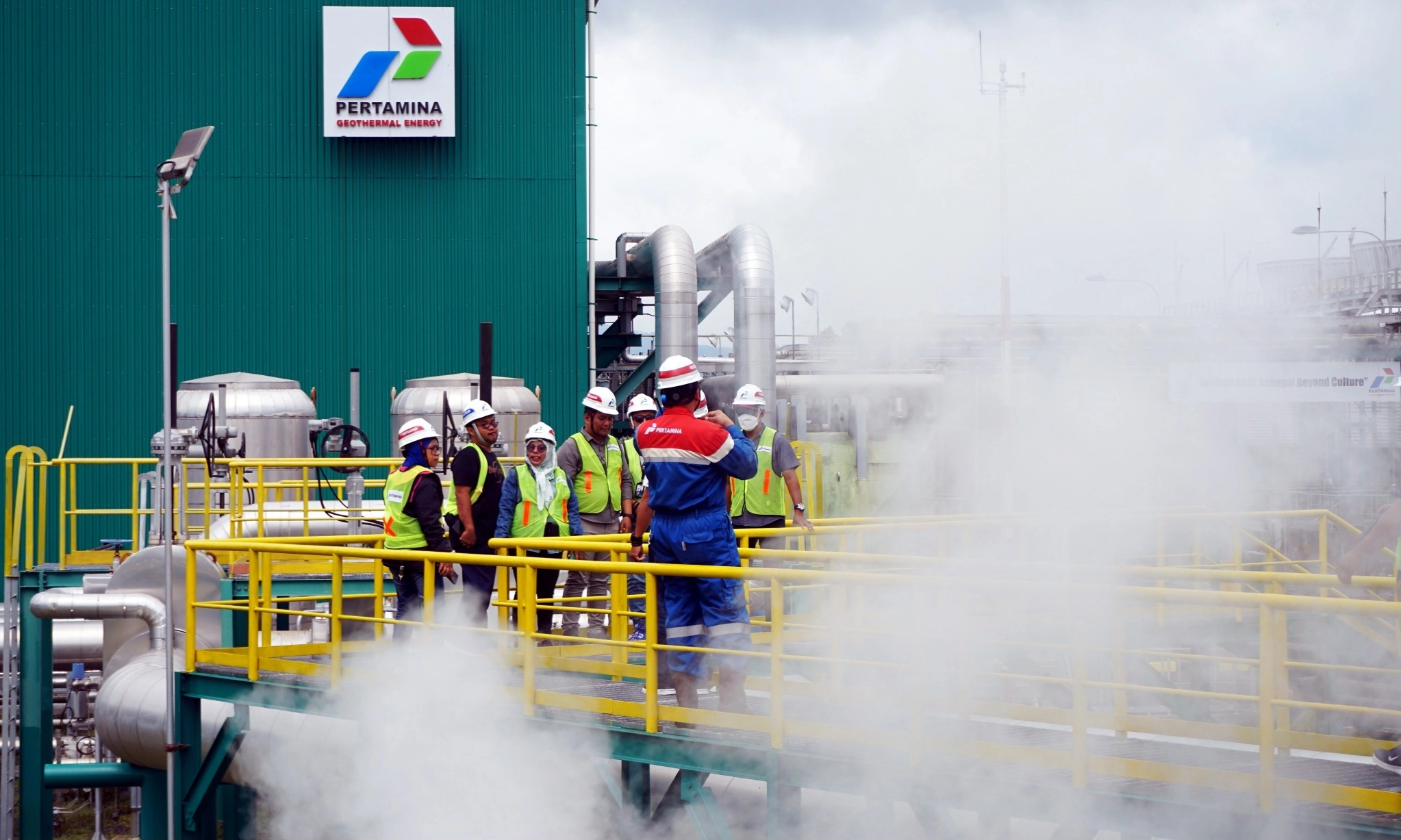 <p id="isPasted">Bos Pertamina Targetkan RI Jadi Raja Geothermal Tahun 2029</p>