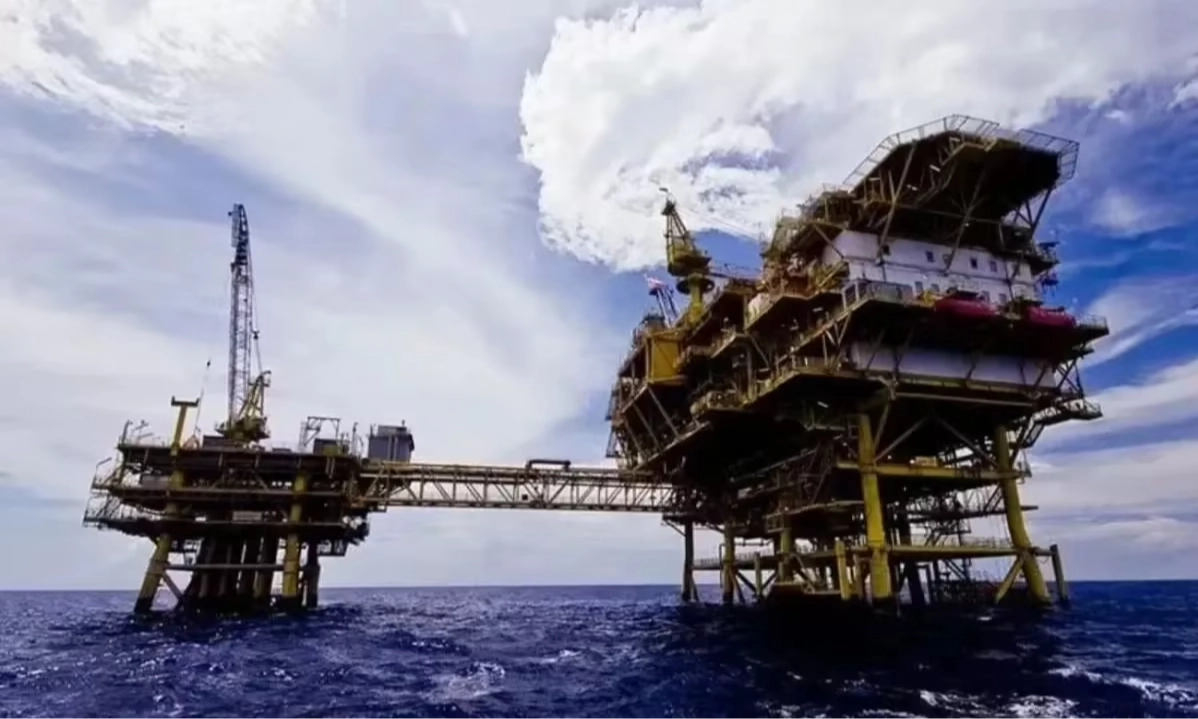 <p id="isPasted">Harga <em>Crude Oil</em> Susut Usai Kesepakatan Gaza</p>