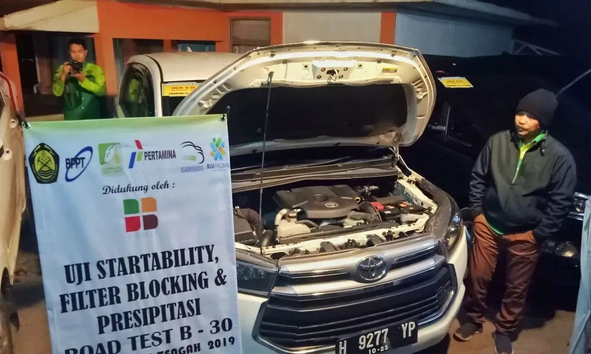 <p>Airlangga: Pemerintah Sedang Uji Jalan B50 di Kereta-Kapal 6 Bulan</p>