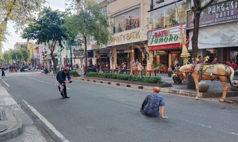 <p>Uji Coba <em>Full&nbsp;</em>Pedestrian Malioboro, Wisatawan <em>Full</em> Senyum</p>