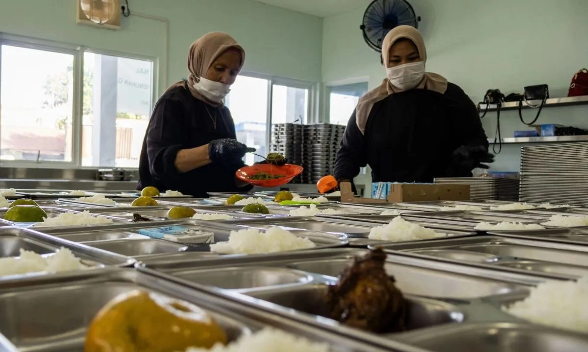 <p>Mulai Pekan Depan, SPPG Wajib Rapid Test</p>