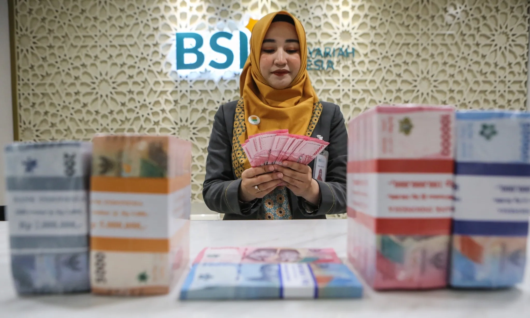 <p id="isPasted">Ada Suntikan Dana Rp200 T, OJK: Kondisi Likuiditas Bank Tetap Kuat</p>