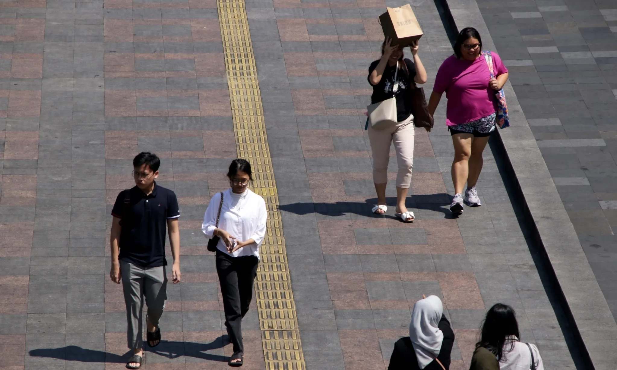 <p>BMKG Ungkap Penyebab Suhu Panas Jakarta</p>