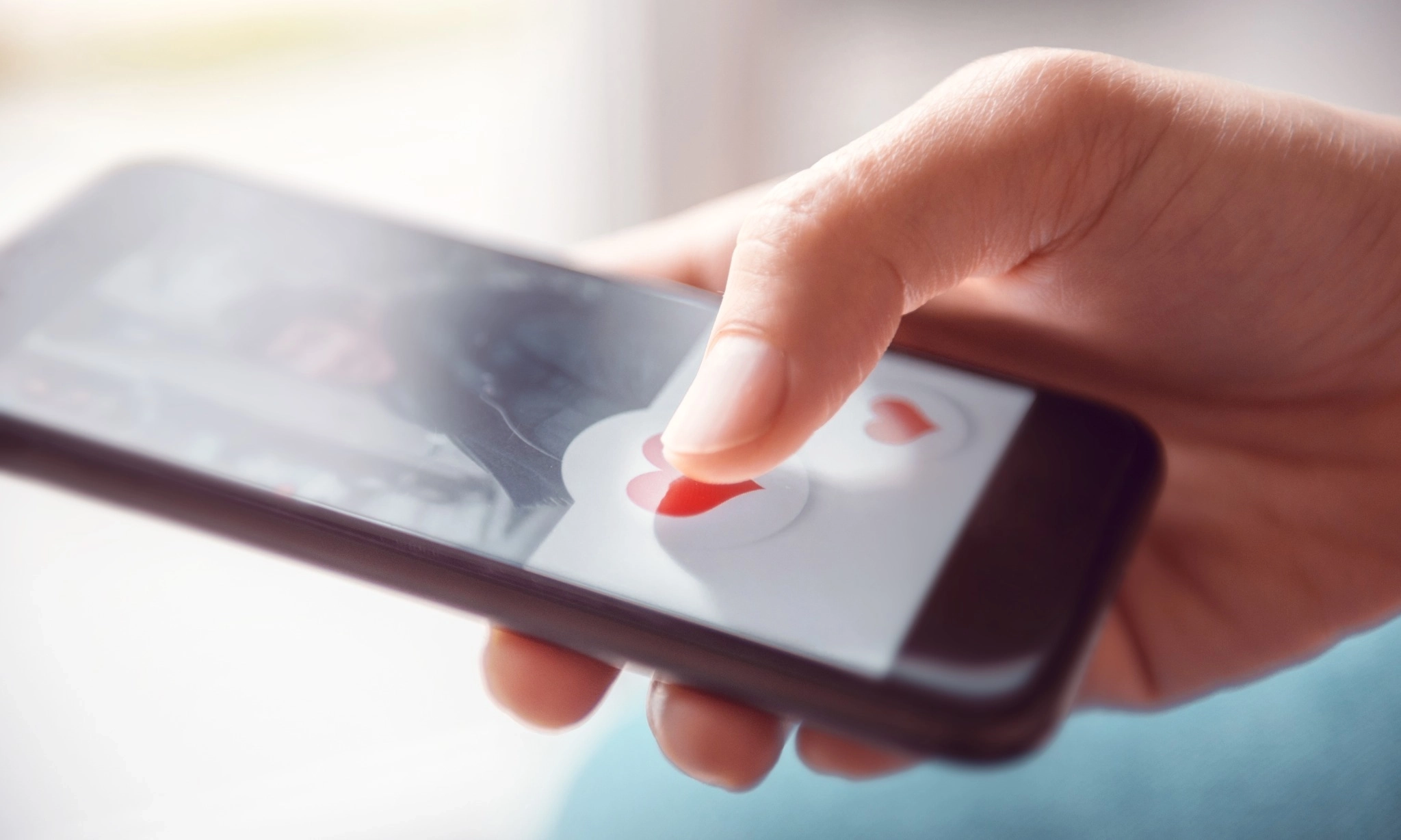 <p><em>Dating App Fatigue</em>: Kenapa <em>Swipe</em> Di Aplikasi Kencan Sudah Tak Lagi Seru?</p>