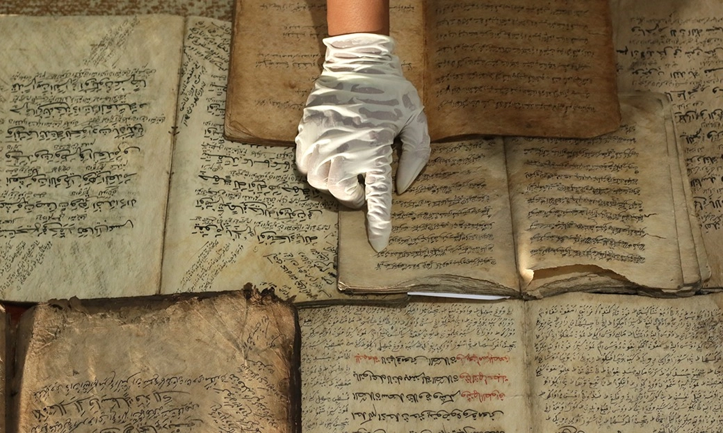 <p>Tantangan Digitalisasi Naskah Kuno</p>