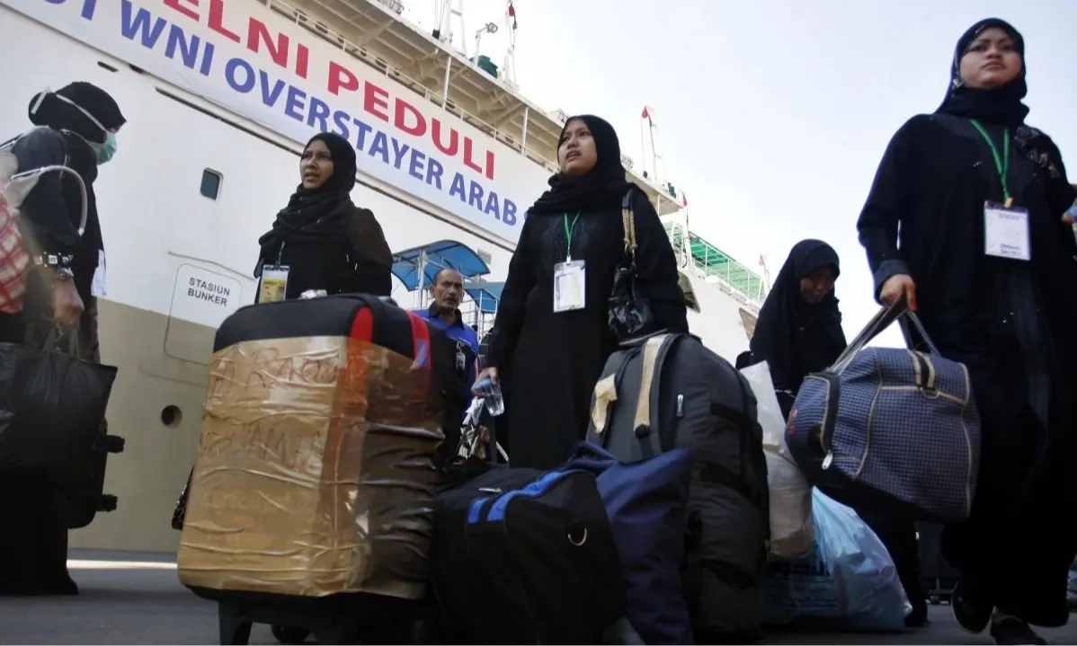 <p>Kondisi Pekerja Migran Makin Merosot di Tahun Pertama Prabowo-Gibran</p>