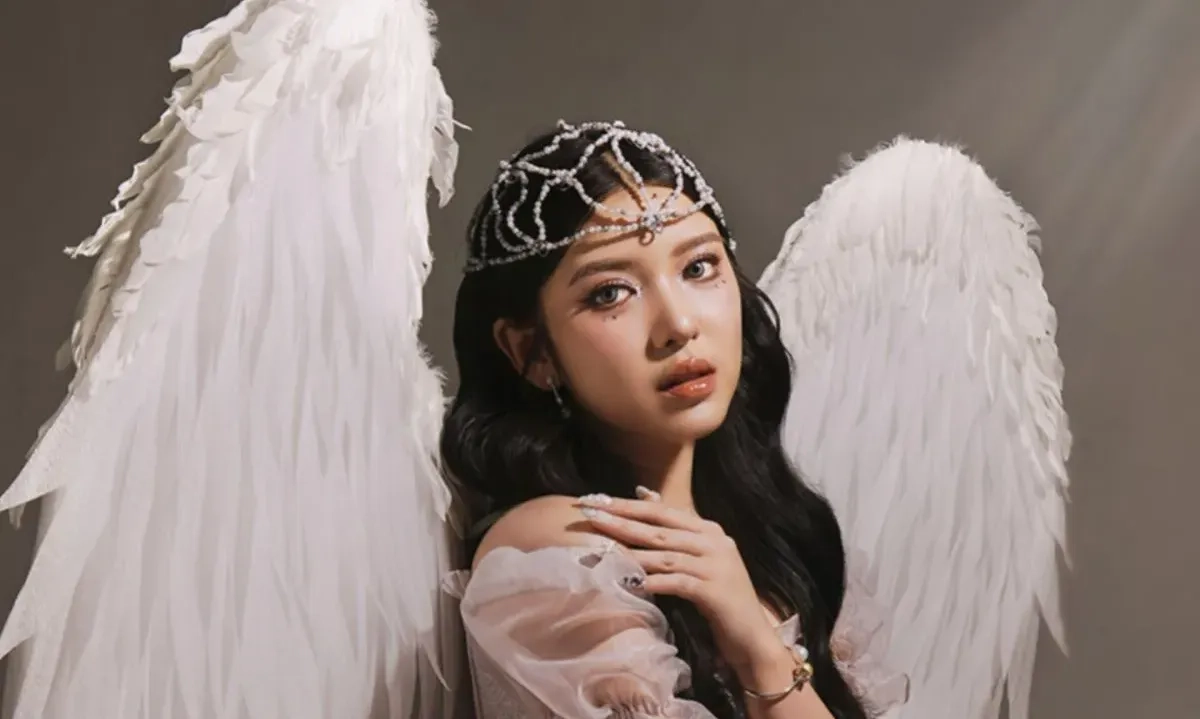 <p>Album<em id="isPasted">&nbsp;Edelweiss</em>, Era Baru Tiara Andini</p>