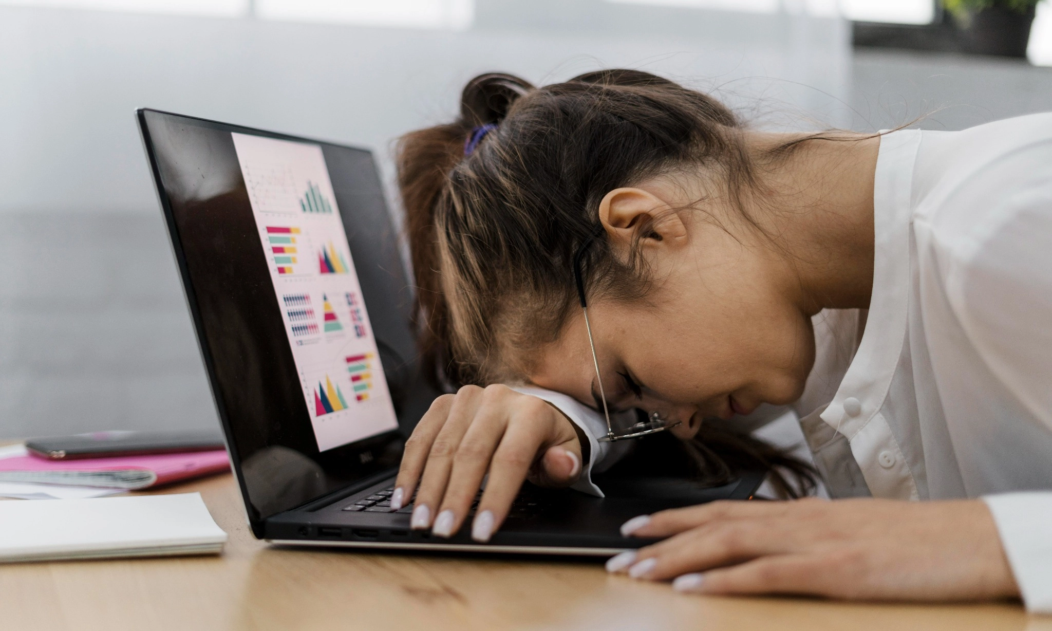 <p id="isPasted">Kenali 5 Tanda Neurologis Saat Kelelahan Digital Dan Cara Mengatasinya</p>