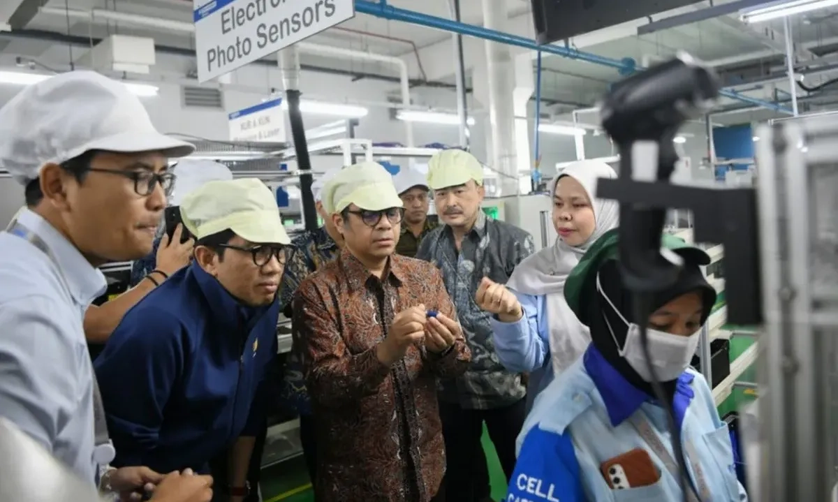 <p>Menperin: AI Kunci Industri 4.0, Tak Perlu Khawatir Hilangkan Lapangan Kerja</p>