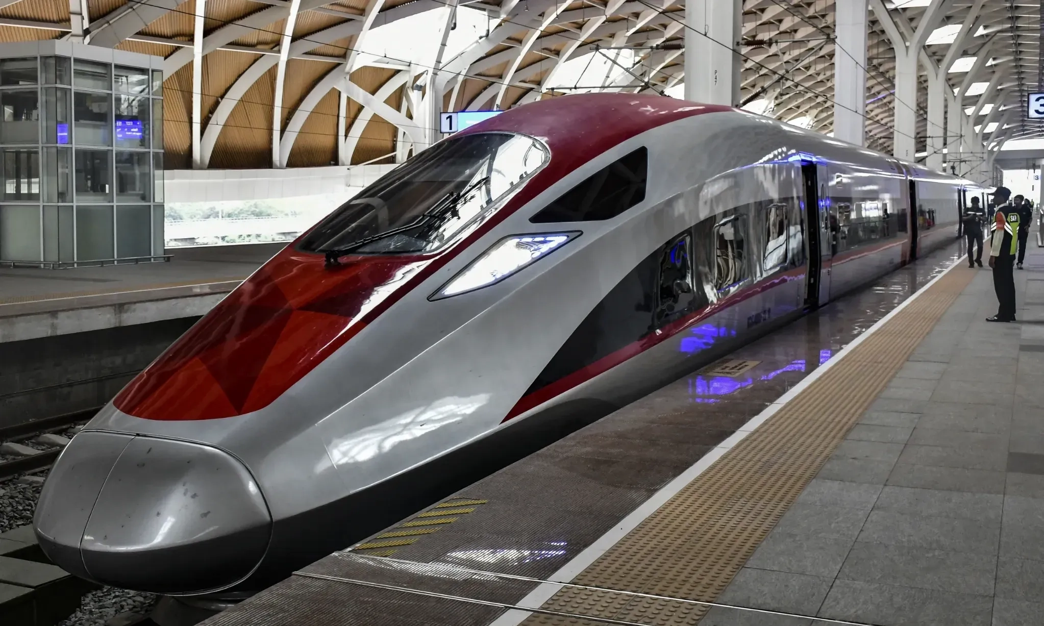 <p>KPK Selidiki Whoosh Sejak Awal 2025</p>