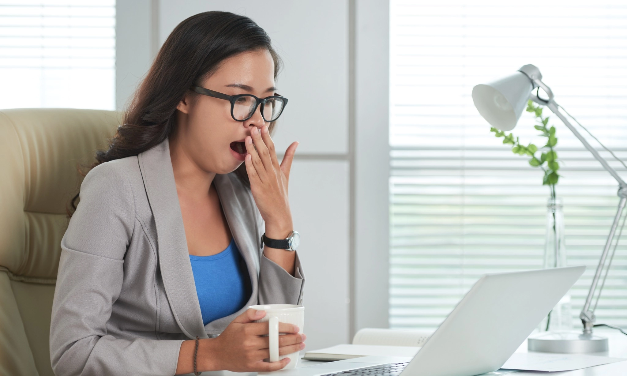 <p>Bukan Karena Kekenyangan, Ini Penyebab Rasa Ngantuk Setelah Makan Siang</p>