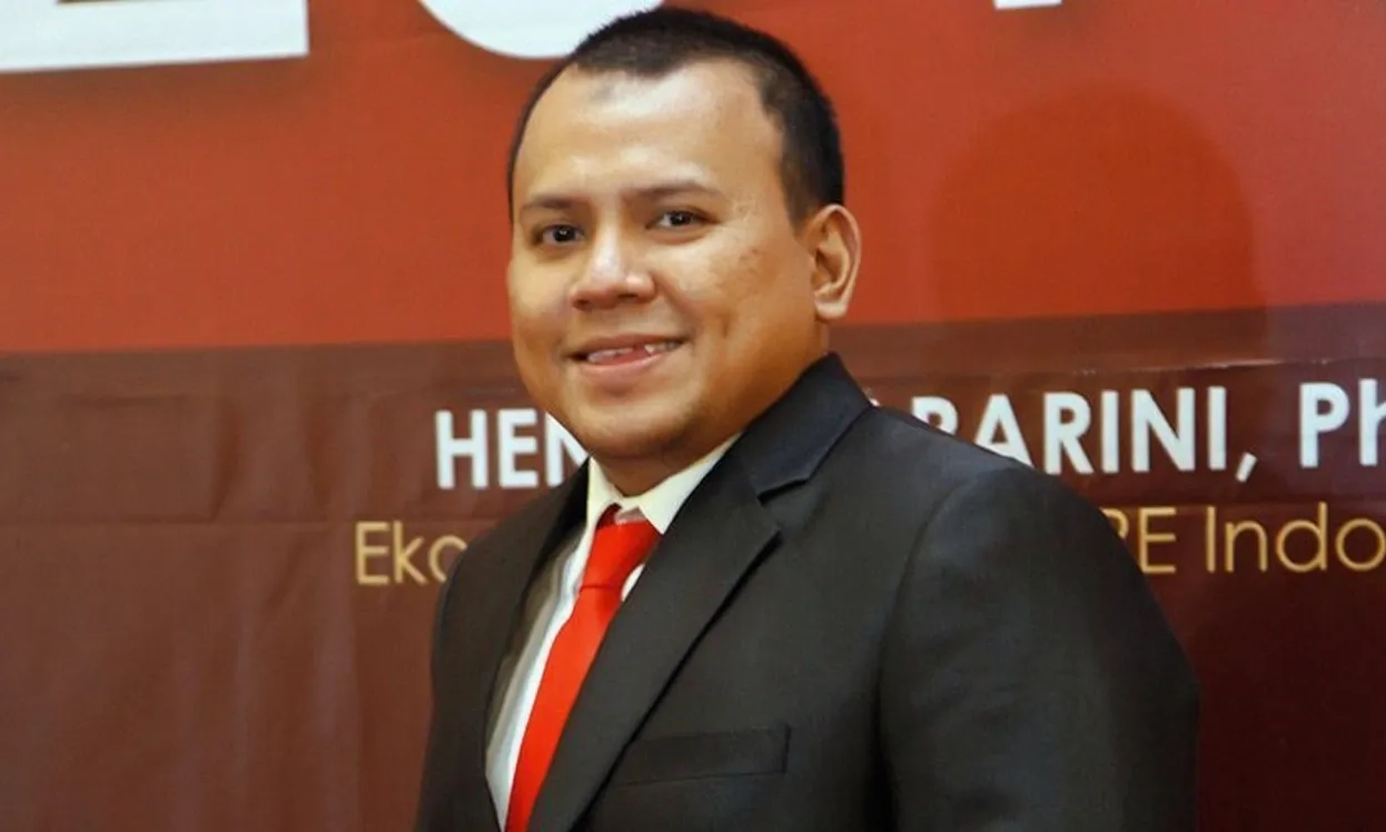 <p id="isPasted">Ekonom Ingatkan Risiko Pemberian Pinjaman Ke Pemda Dari APBN</p>