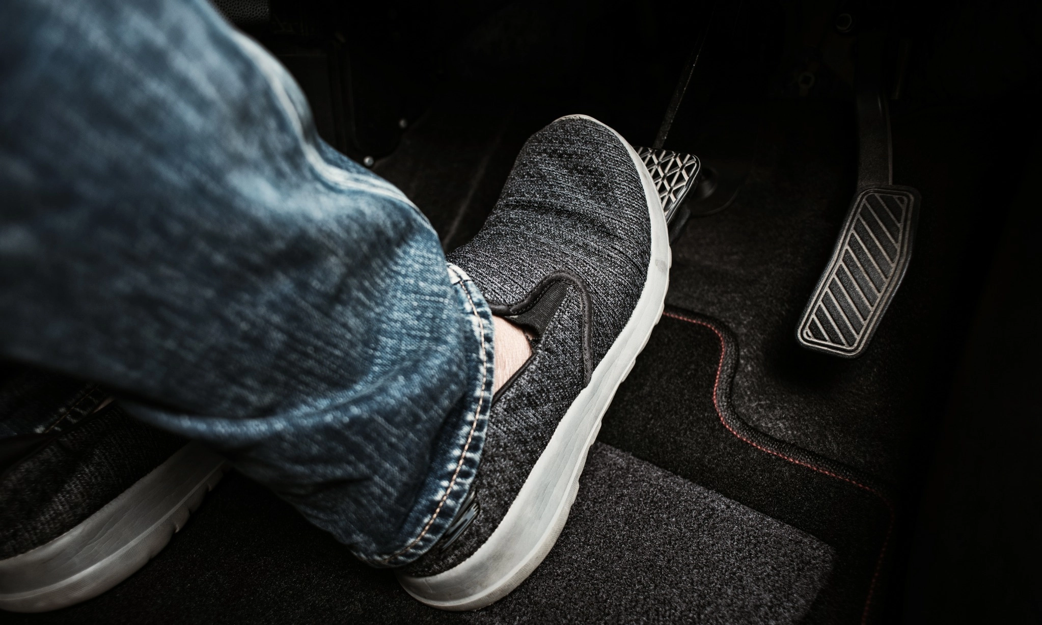 <p id="isPasted">4 Kebiasaan Mengerem Yang Bisa Merusak Mobil</p>