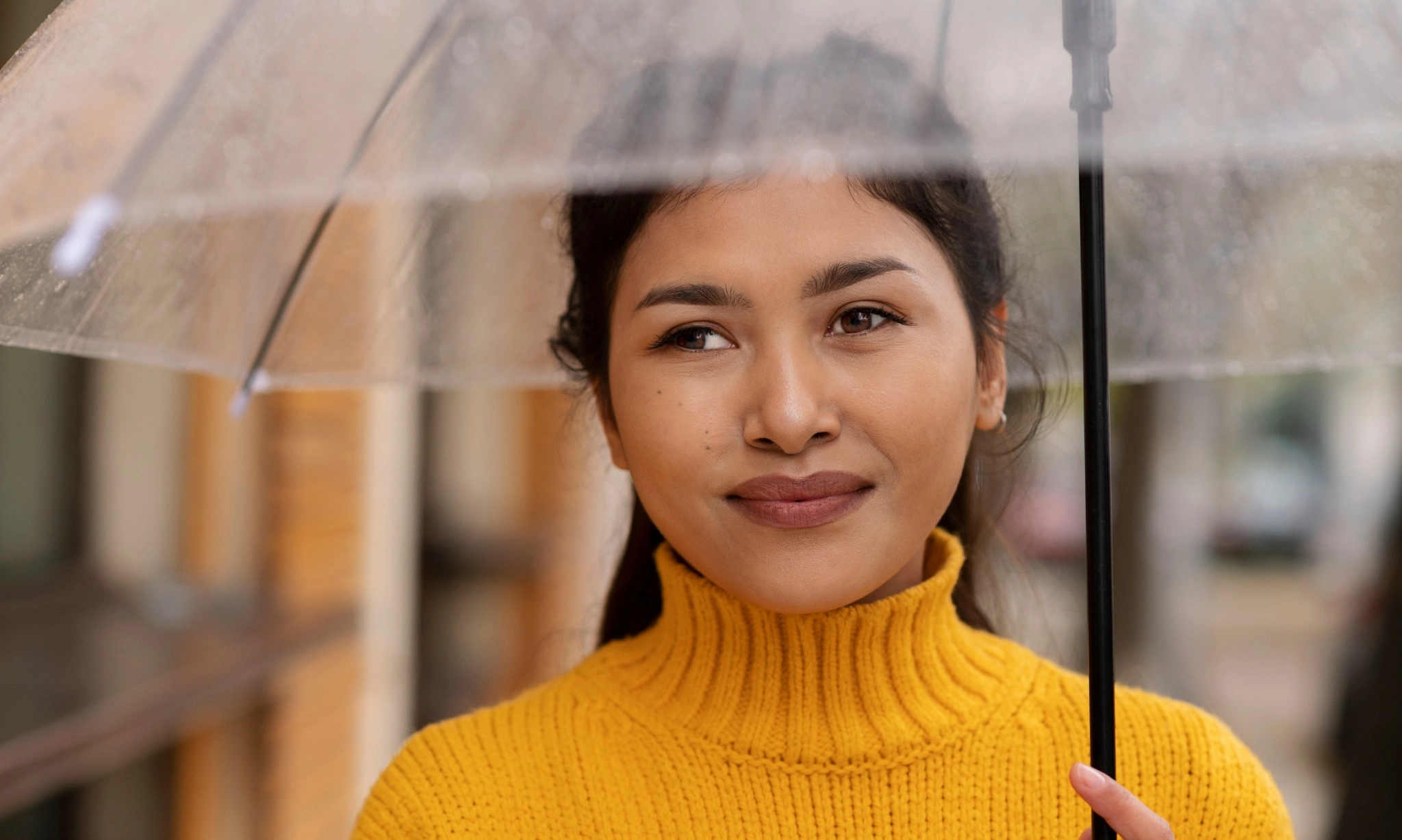 <p>Musim Hujan, Penggunaan <em>Sunscreen</em> Tetap Penting Bagi Kesehatan Kulit</p>