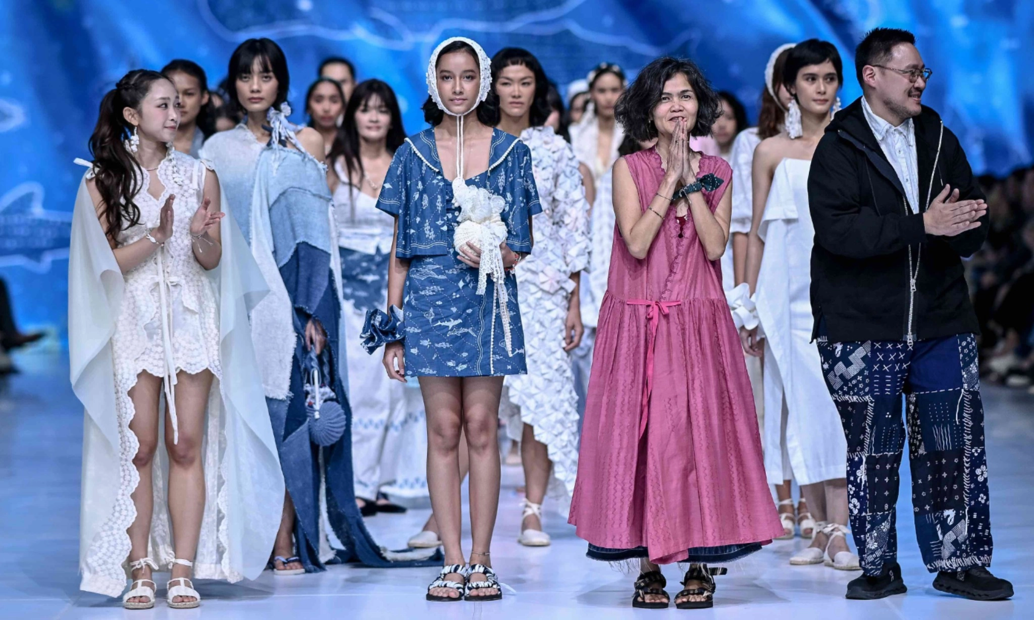 <p>Sejauh Mata Memandang Kabarkan Kerusakan Laut Lewat Koleksi &quot;Larung&quot;</p>