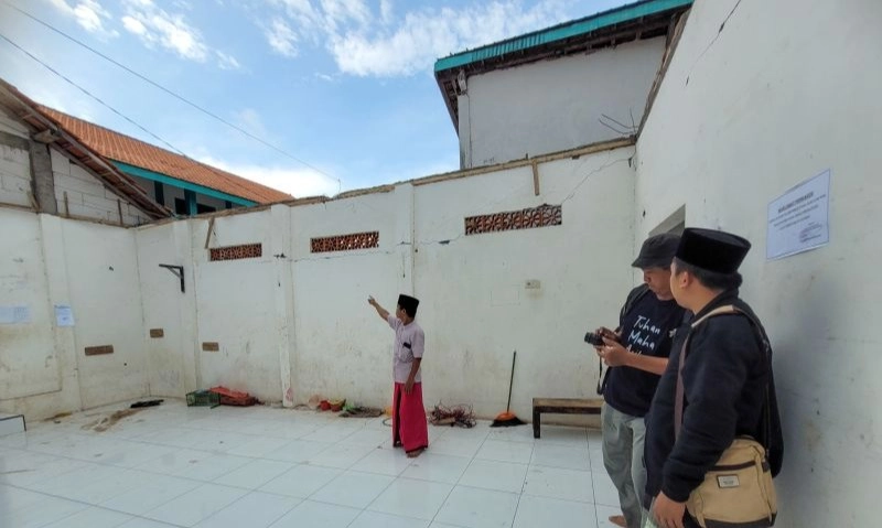 <p>1 Santri Perempuan Situbondo Meninggal Tertimpa Atap Pesantren</p>