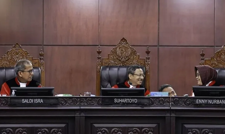 <p>MK Tolak Ubah Usia Pensiun Guru Jadi 65 Tahun, Ini Alasannya</p>