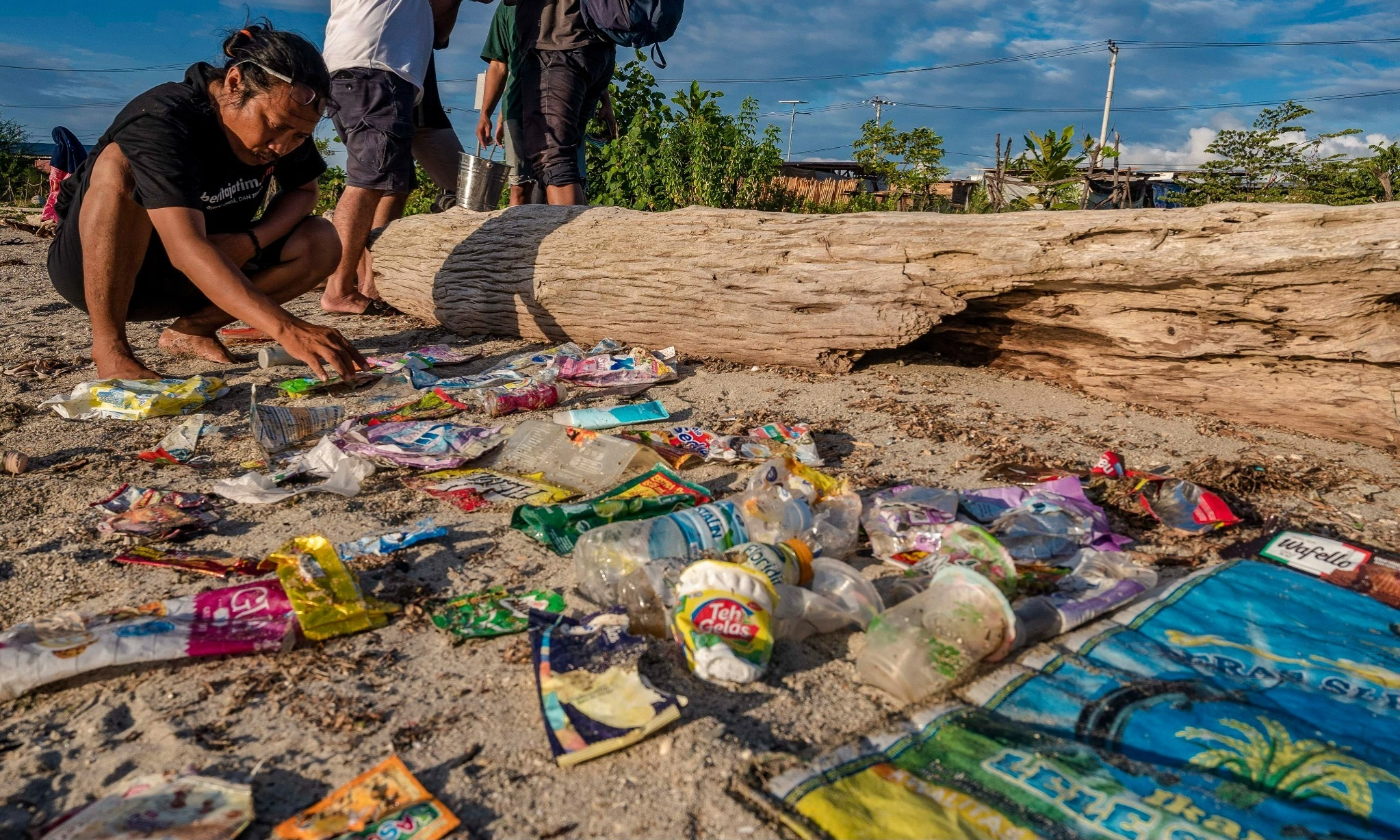 <p id="isPasted">Mengenal Mikroplastik Dan Nanoplastik, Ancaman Kecil Yang Tak Terlihat</p>
