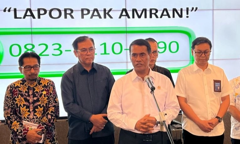 <p>Tak Turunkan Harga Pupuk 20%! Mentan Cabut Izin 190 Distributor-Pengecer</p>