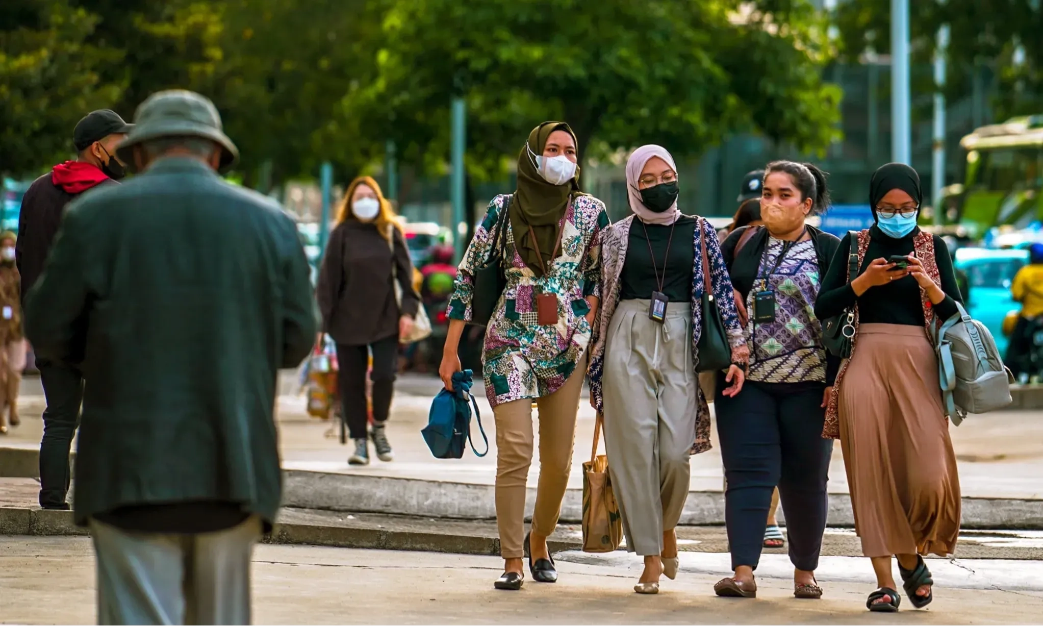 <p>Utamakan Etika Ketika Mengambil Foto Di Ruang Publik</p>