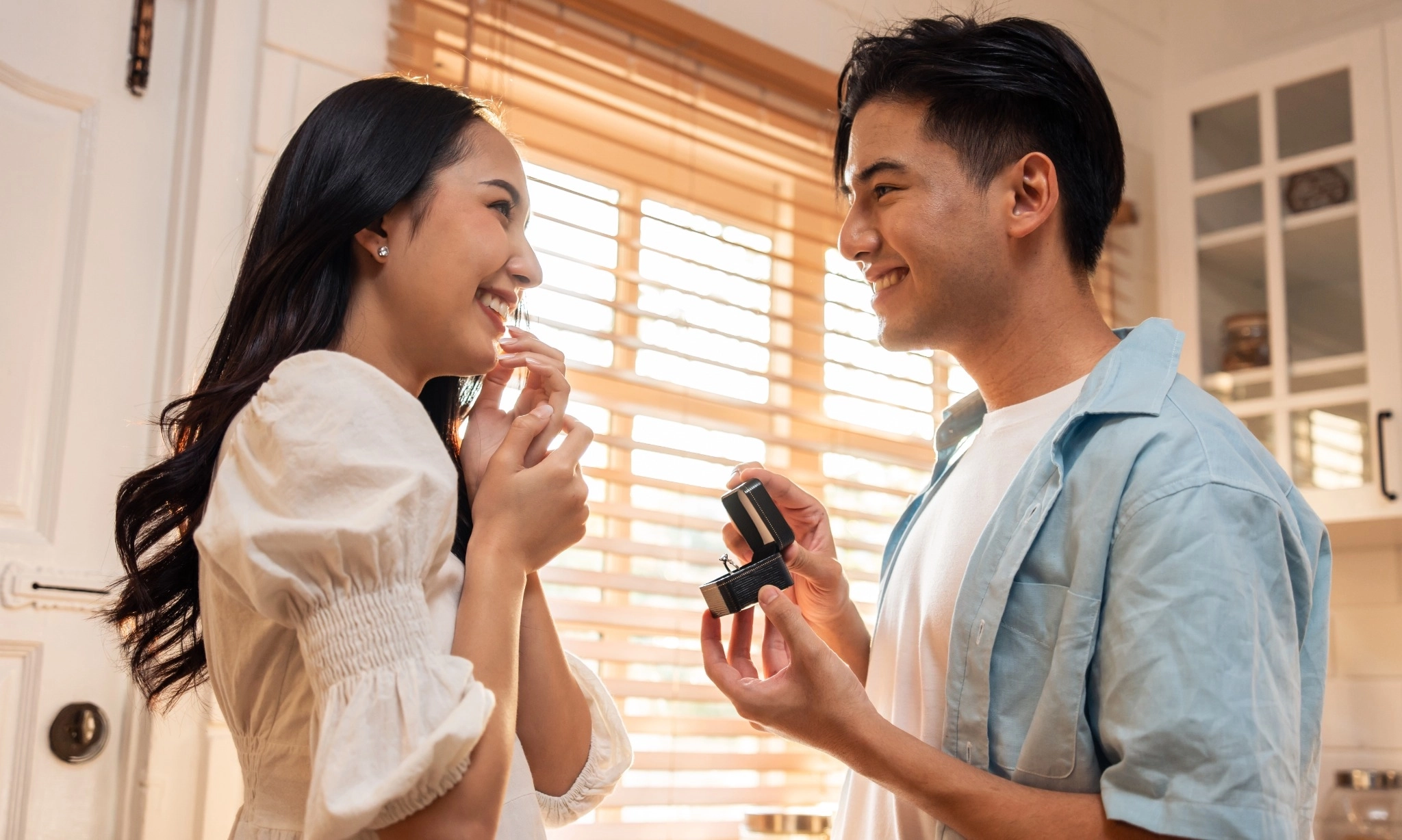 <p>Mengulas Fenomena <em>Man Marry Down&nbsp;</em>Dan Yang Terjadi Di Indonesia</p>