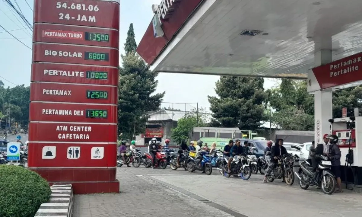 <p>Harga BBM Terbaru November; Solar Kompak Naik, Bensin Shell Turun</p>