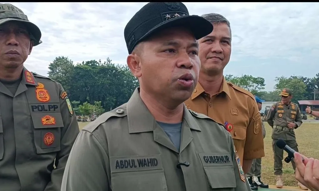 <p>OTT Gubernur Riau, KPK Tangkap 10 Orang</p>