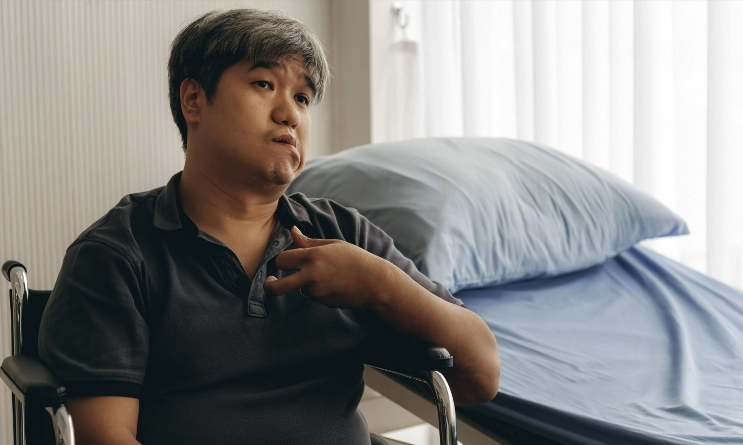 <p>Mitos, Menusuk Jarum Ke Jari Untuk Penanganan Stroke</p>