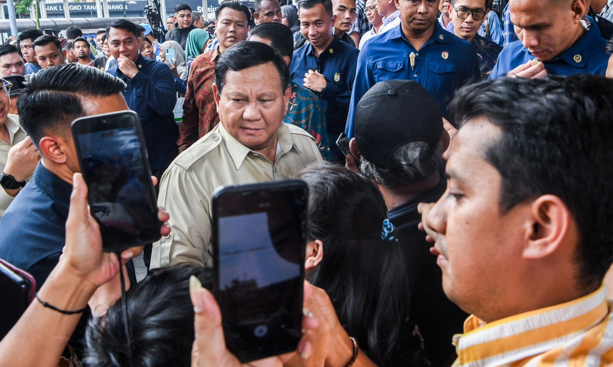<p>Prabowo Ingin Rute Kereta Cepat Whoosh Sampai Banyuwangi</p>