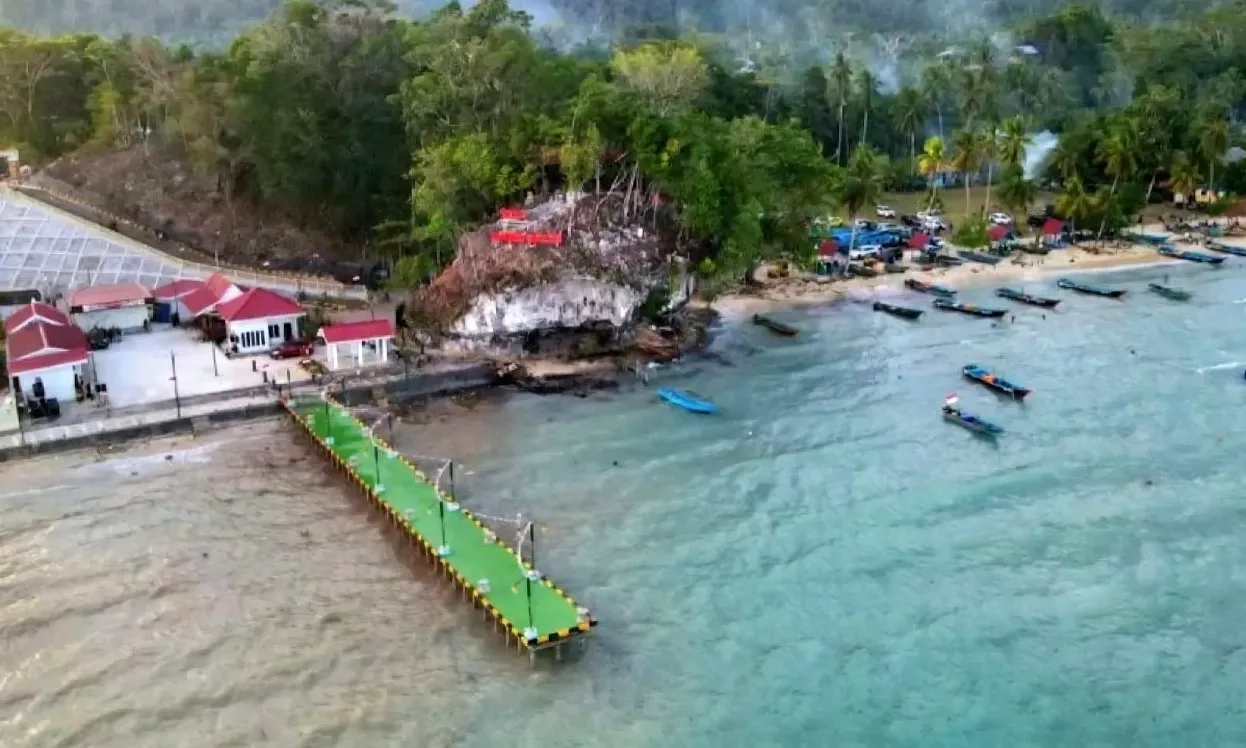 <p id="isPasted">Kampung Nelayan Merah Putih Dan Upaya Menuntaskan Paradoks Di Pesisir&nbsp;</p>