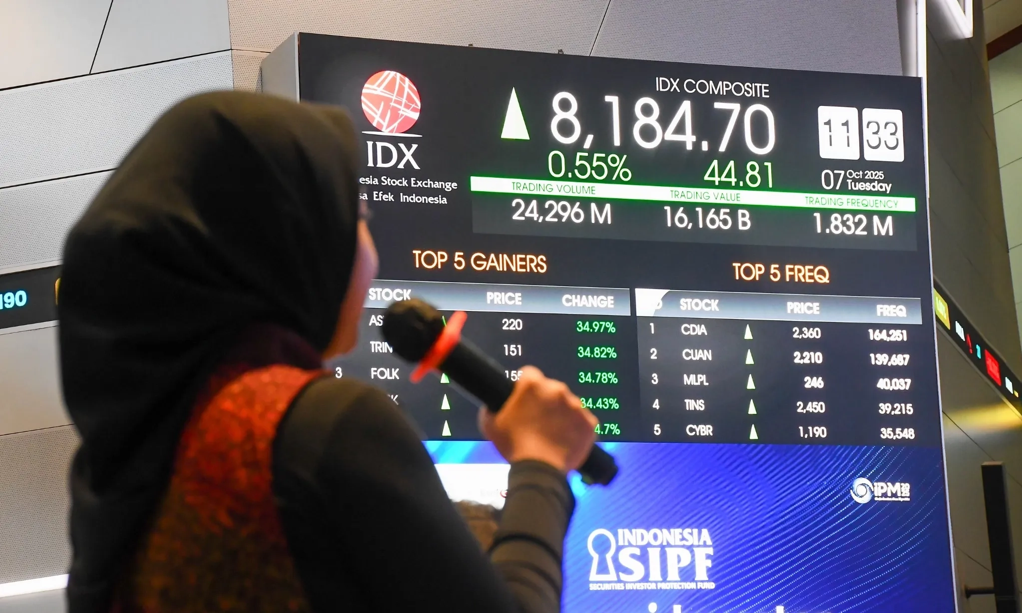 <p dir="ltr" id="isPasted">IHSG Menghijau; Pasar Respons Positif Pengumuman PDB RI Tumbuh 5,04%&nbsp;</p>