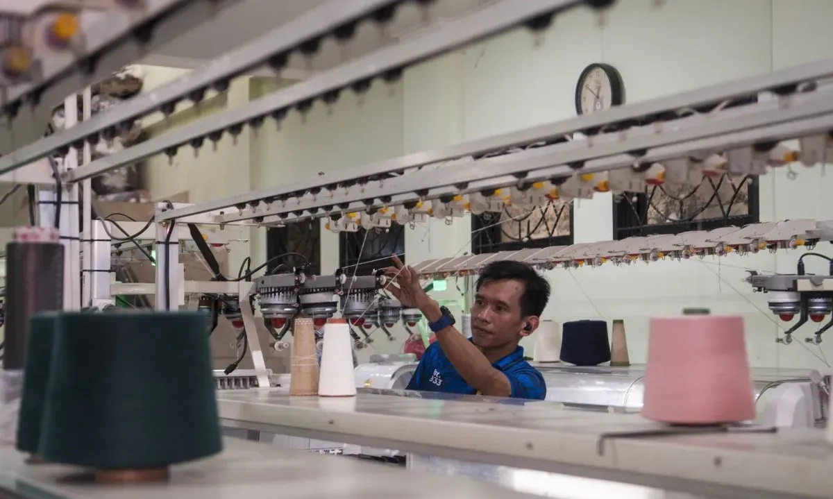 <p>Alarm Ekonomi RI! Pertumbuhan Geser ke Jasa, Sektor Padat Karya Terancam</p>