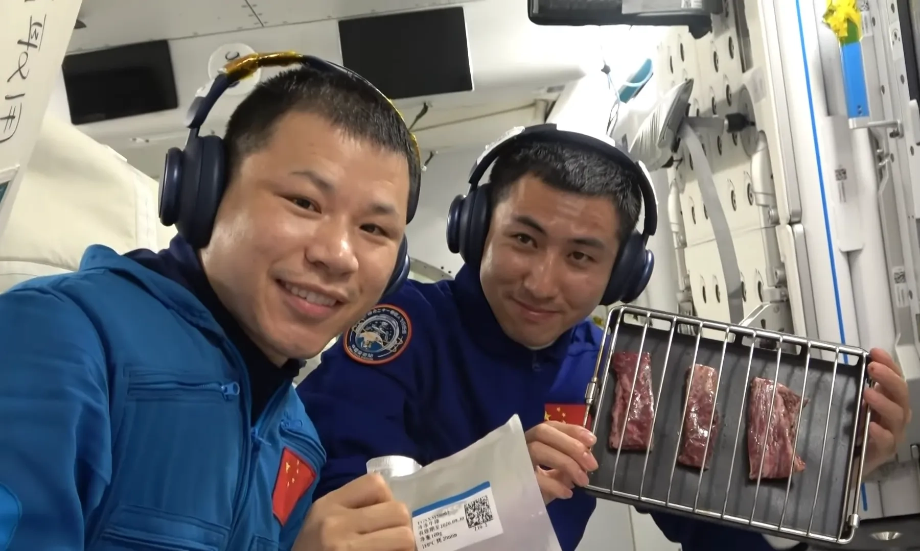 <p>Wow! Astronaut Shenzhou-21 Bisa Masak Steik Di Luar Angkasa</p>