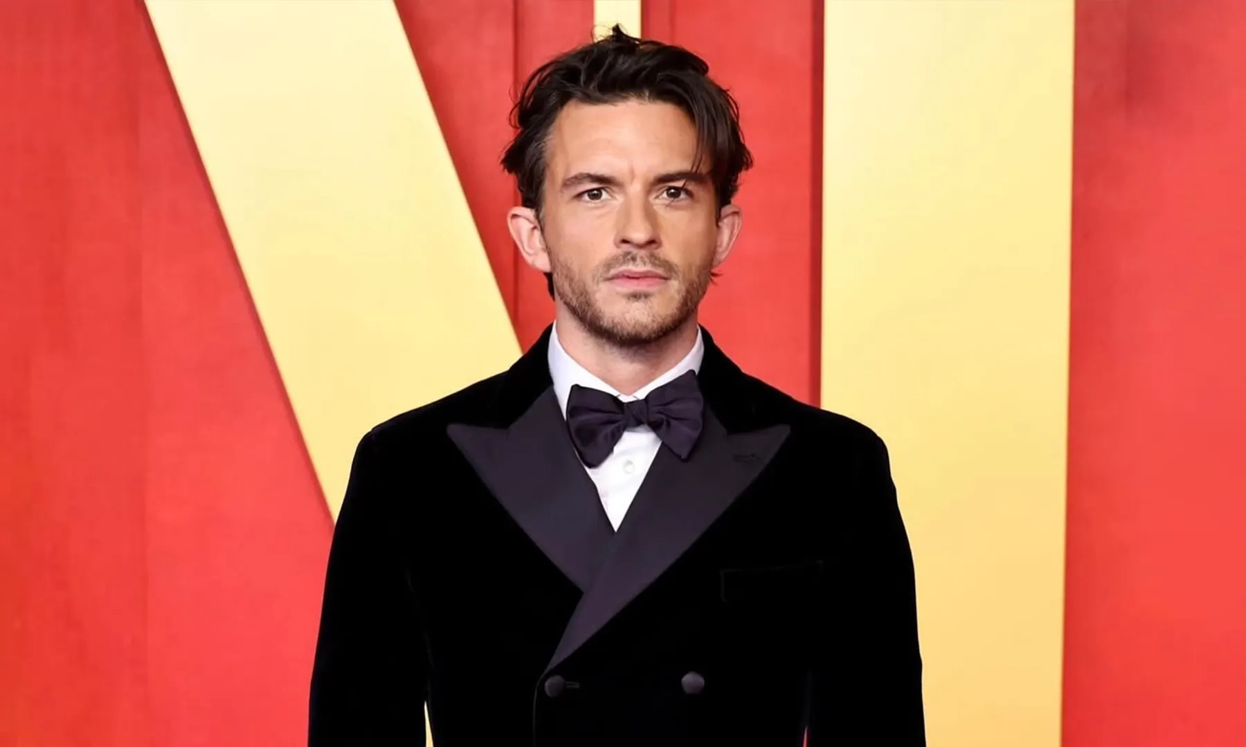 <p>Jonathan Bailey, Pria Gay Pertama Yang Jadi Pria Terseksi Versi <em>People</em></p>