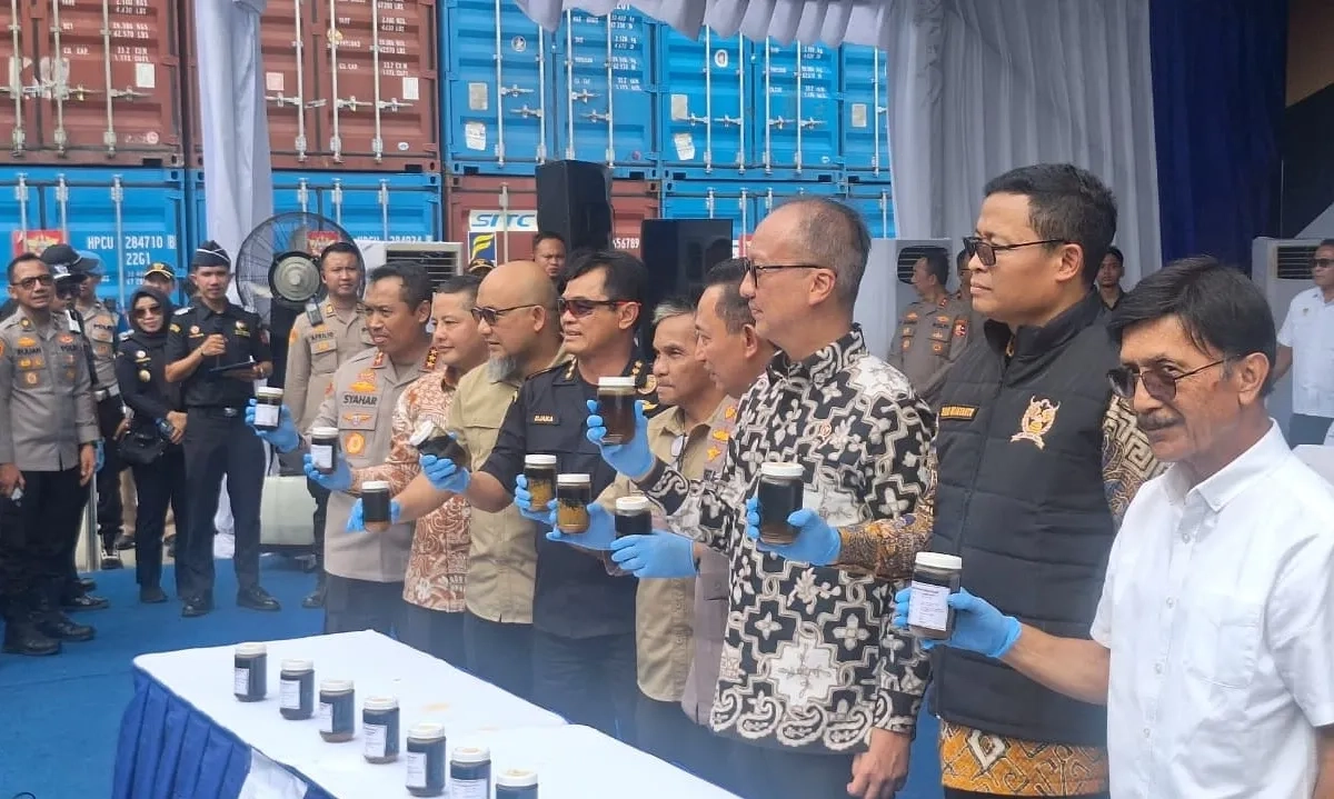 <p id="isPasted">Ekspor Berkedok <em>Fatty Matter&nbsp;</em>Berulang, RI Potensi Rugi Rp2,08 T</p>