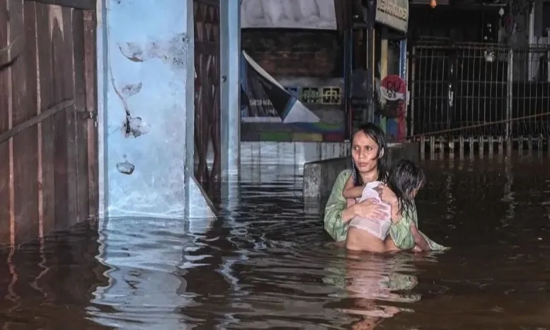 <p>Siaga Banjir Rob, Jakarta Siapkan 257 Lokasi Pengungsian</p>