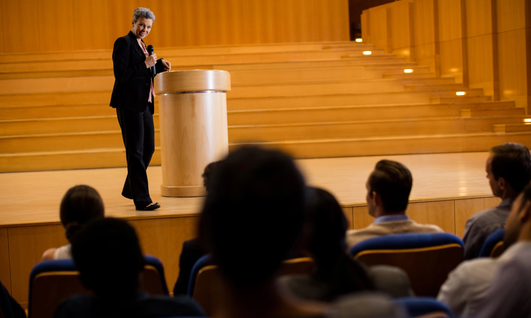 <p>Seni Berbicara: Memikat Audiens Dengan Hormon Oksitosin</p>