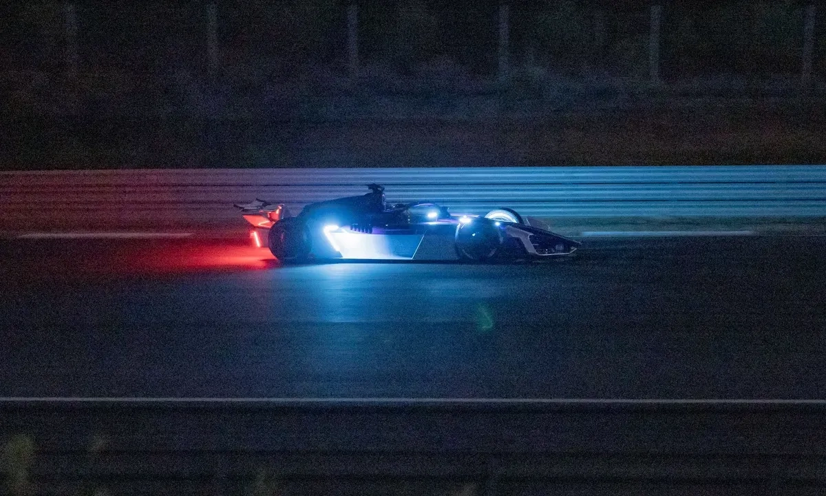 <p dir="ltr" id="isPasted">Formula E Luncurkan Mobil Balap Terbaru GEN4</p>