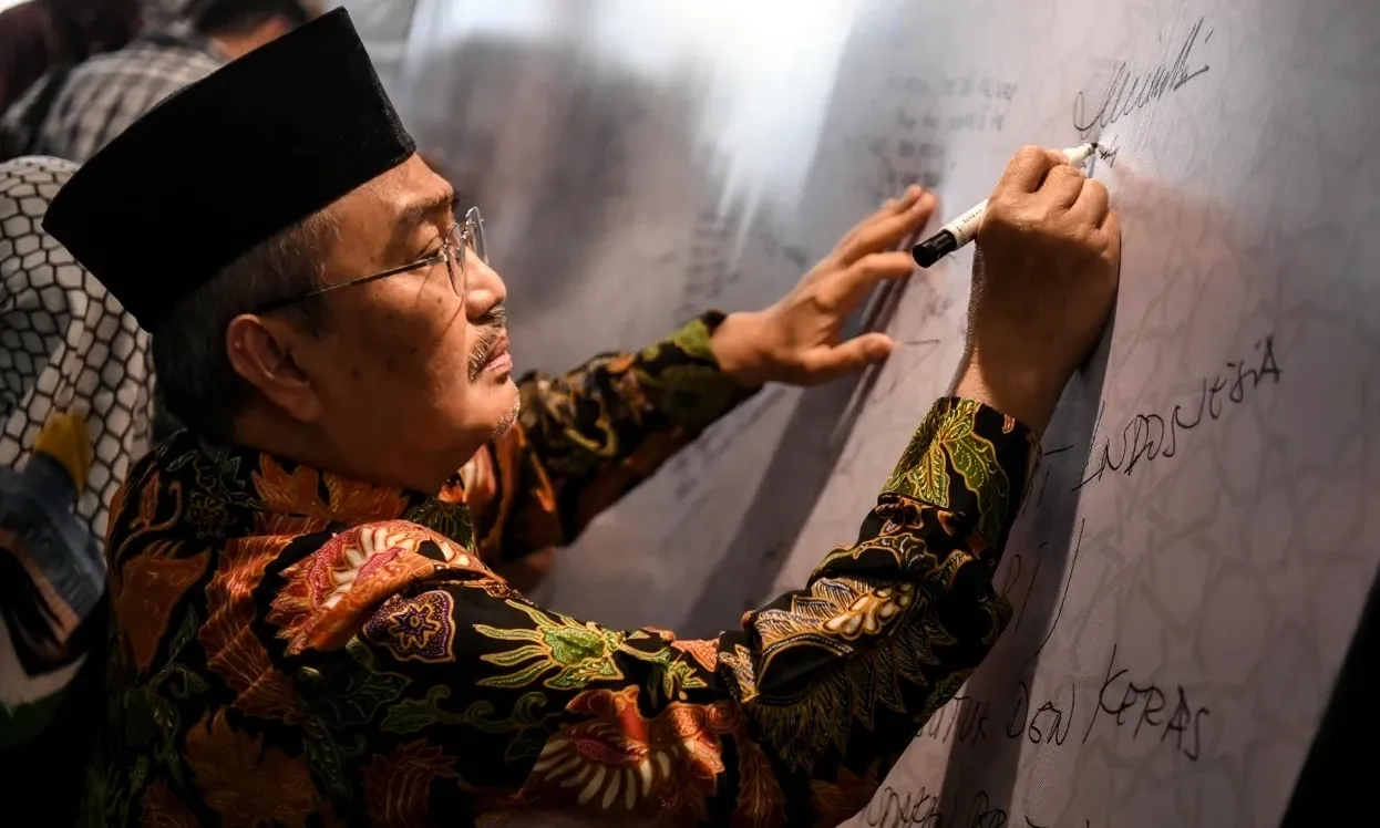 <p>Jimly Asshiddiqie Jadi Ketua Komite Reformasi Polri</p>