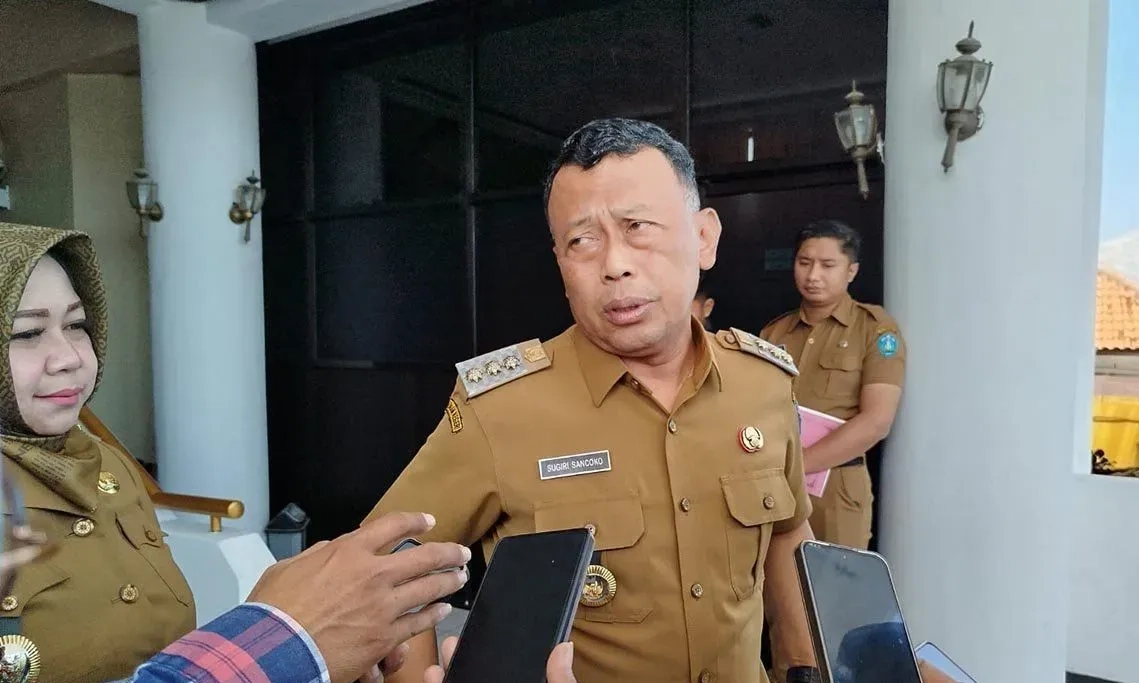 <p>KPK Tangkap 13 Orang Dalam OTT Bupati Ponorogo</p>