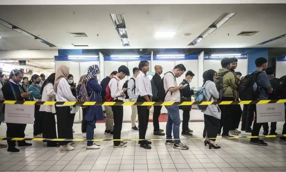 <p id="isPasted">Ekonom Tegaskan Kondisi Ketenagakerjaan RI Memburuk</p>