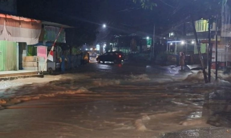 <p>Banjir Rendam Rumah dan Sawah di Dompu, NTB</p>