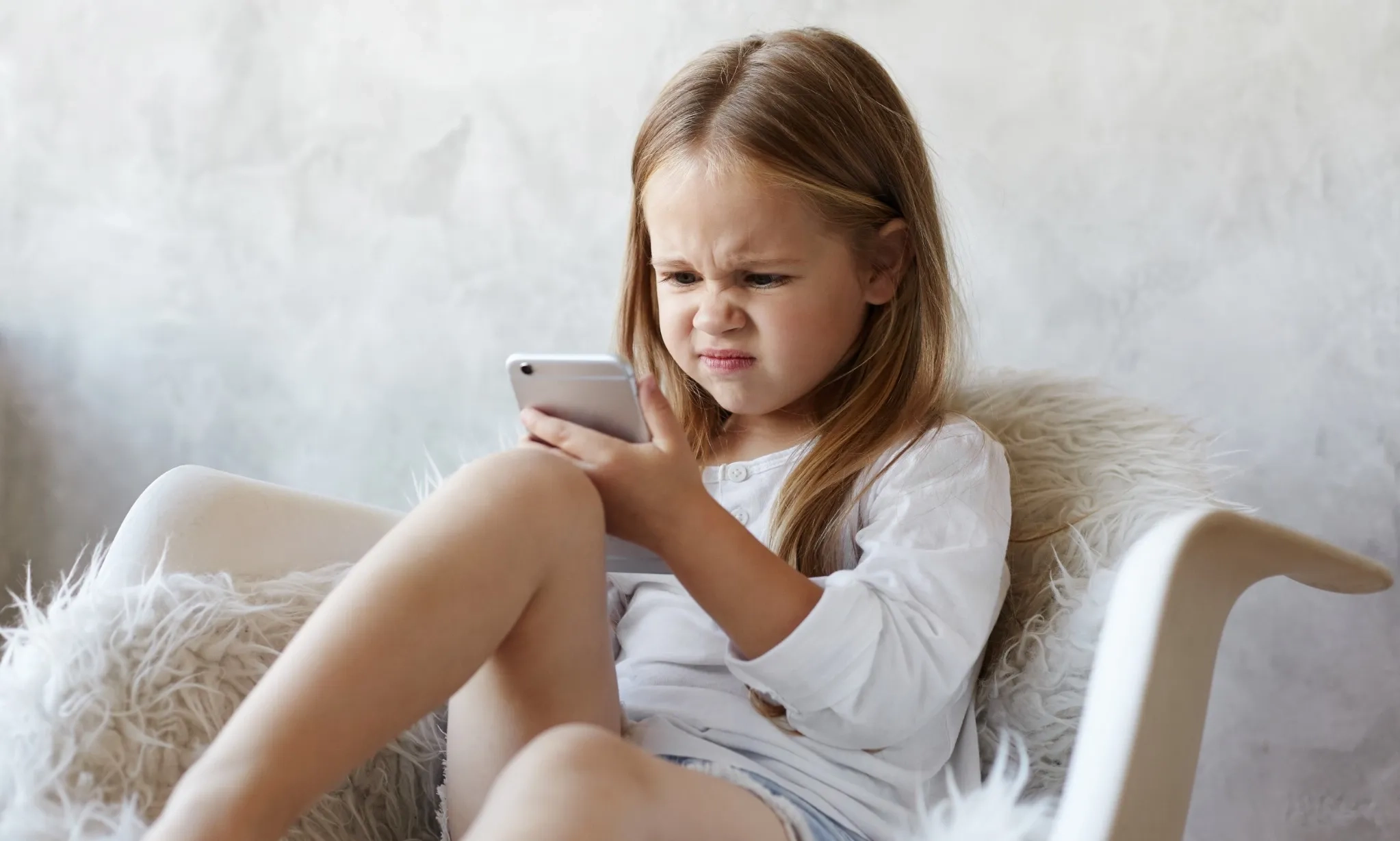 <p>Denmark Akan Larang Anak-anak Di Bawah 15 Tahun Gunakan Media Sosial</p>