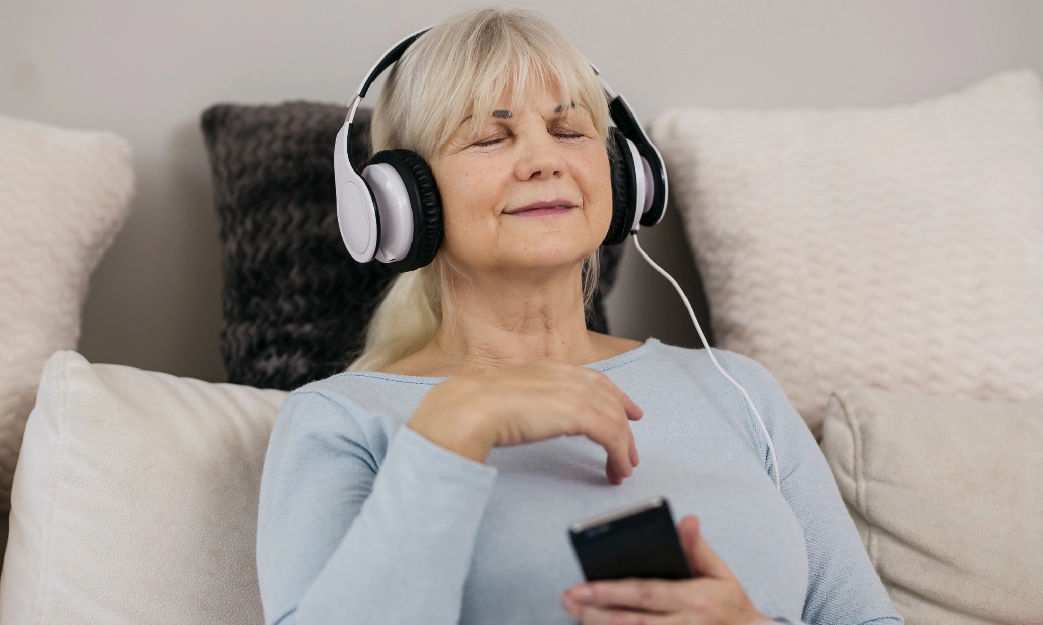 <p>Kebiasaan Mendengarkan Dan Bermain Musik Tekan Risiko Demensia</p>