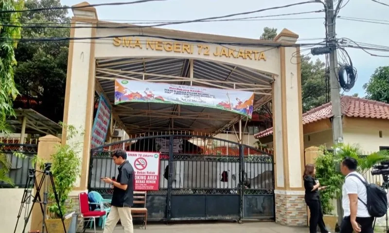 <p>Densus 88 Temukan Tujuh Peledak Di SMAN 72</p>