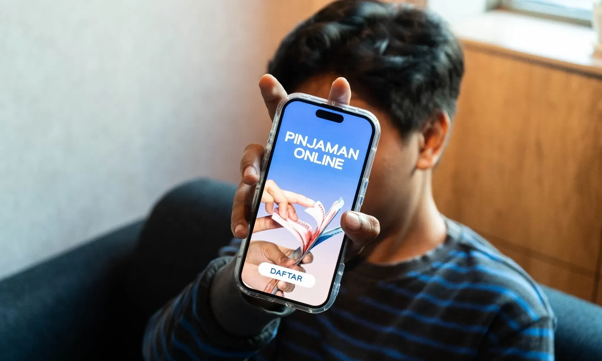 <p id="isPasted">OJK Cabut Izin Usaha PT Crowde Membangun Bangsa</p>