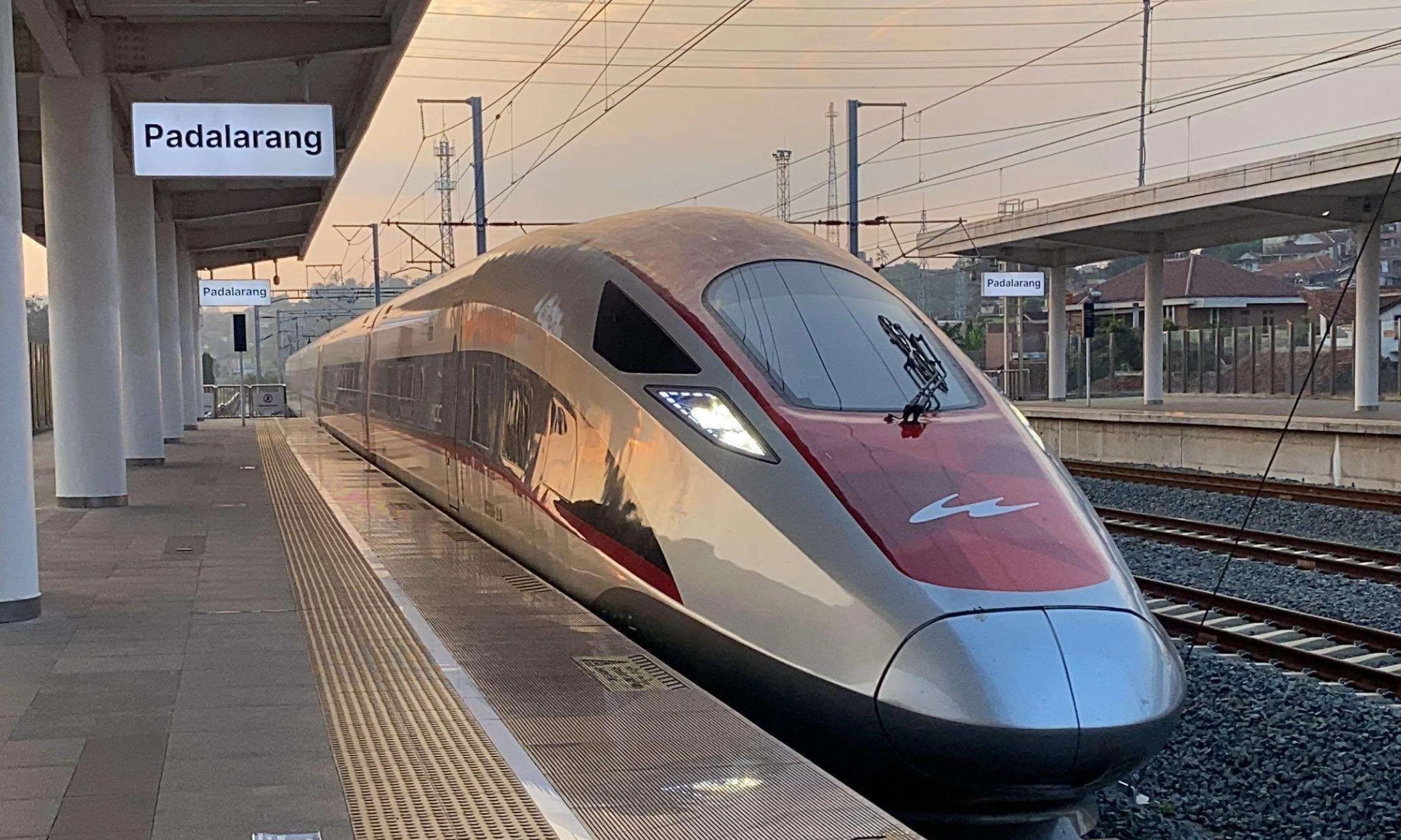 <p>Usut Whoosh, KPK Duga Tanah Negara Dijual Ke Negara</p>