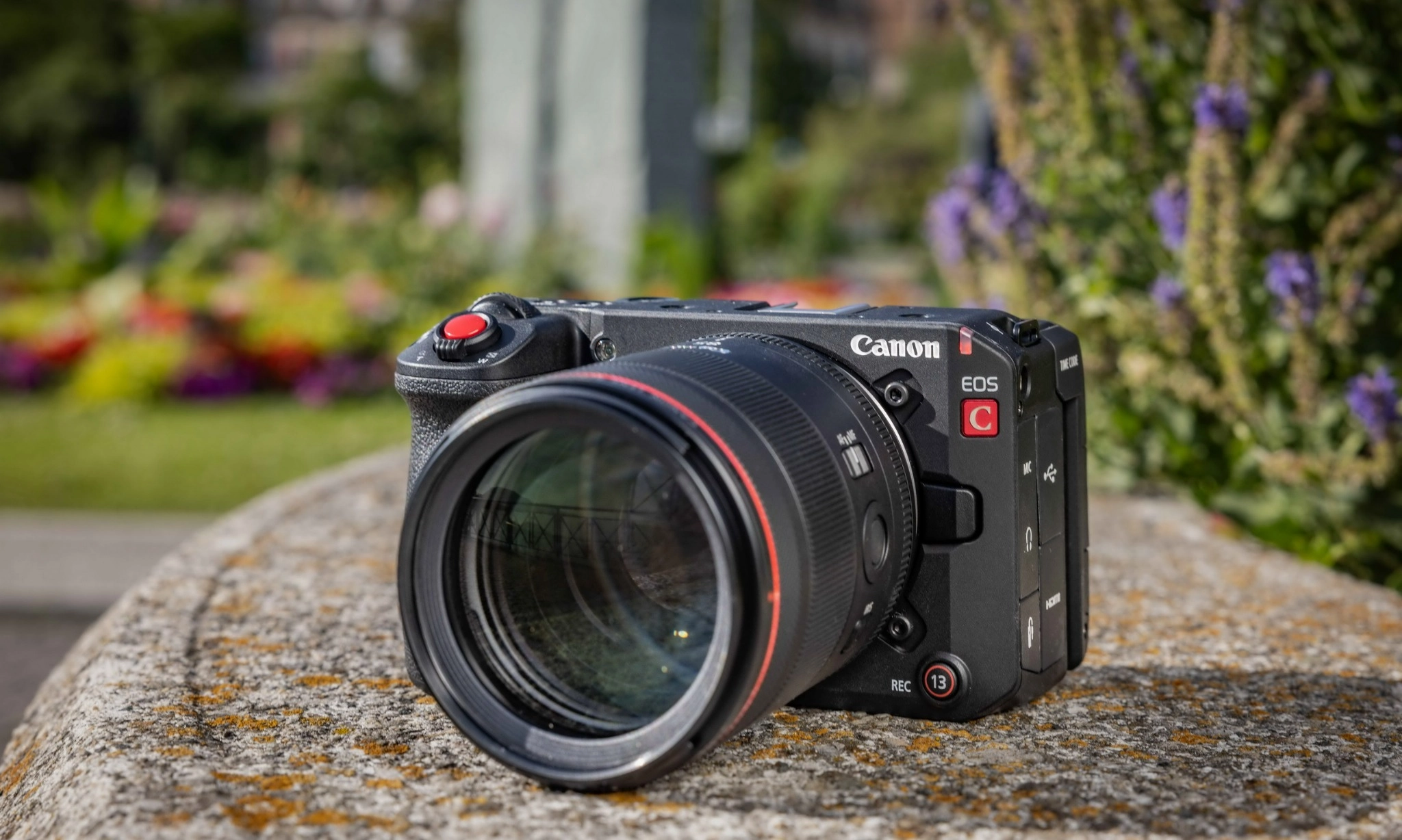 <p>Spesifikasi EOS C50, Kamera <em id="isPasted">Hybrid Full-frame&nbsp;</em>Terkecil</p>