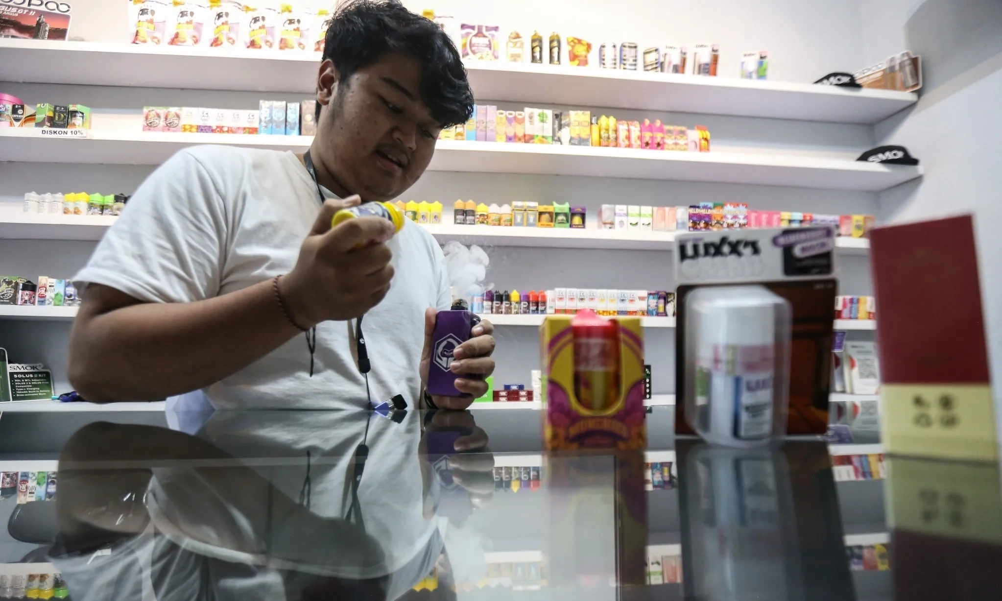 <p id="isPasted">Ahli BRIN Sebut Kadar Zat Berbahaya Vape Lebih Rendah Dari Rokok Biasa</p>